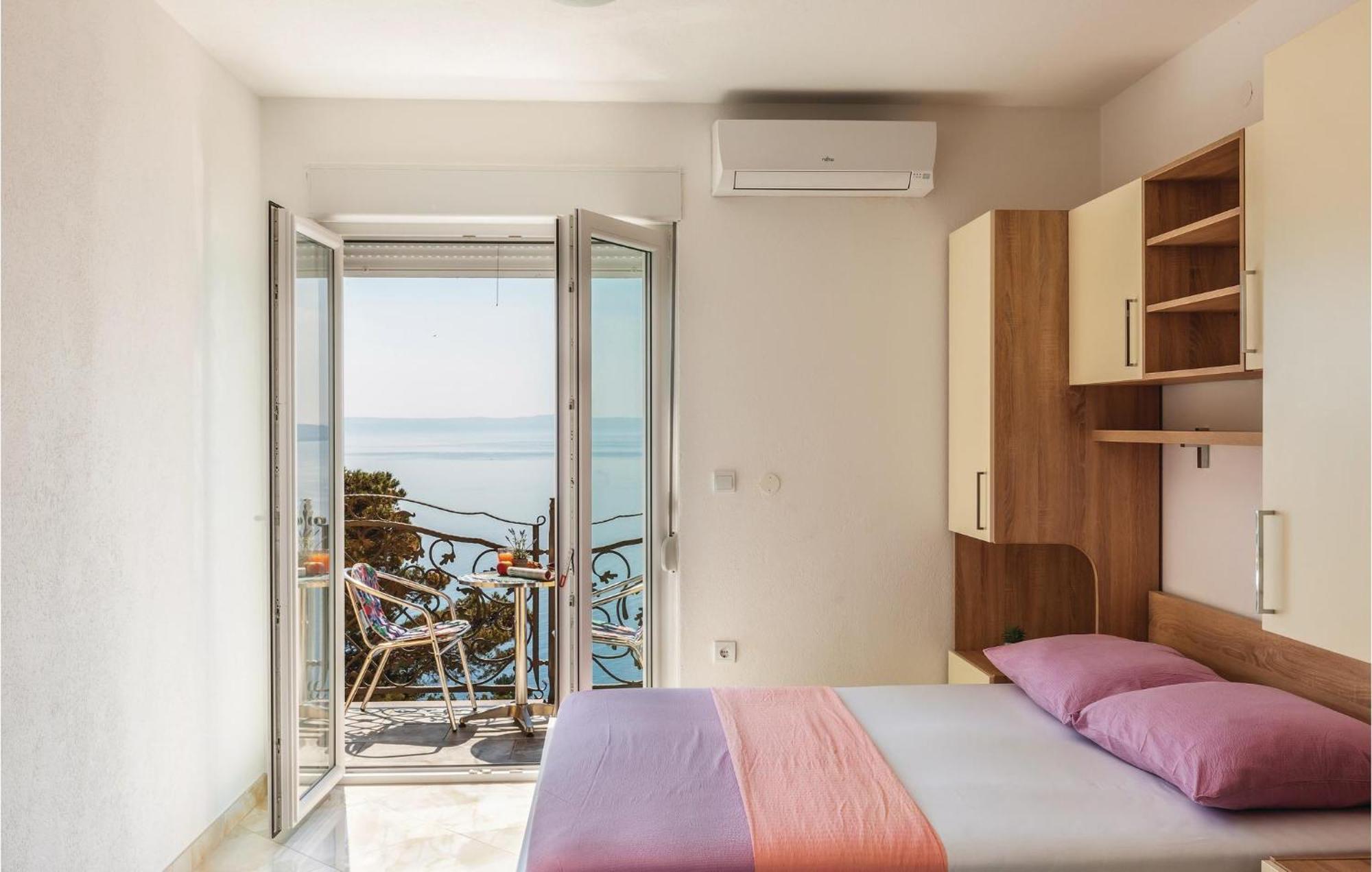 Gorgeous Apartment In Krvavica With Kitchen Εξωτερικό φωτογραφία