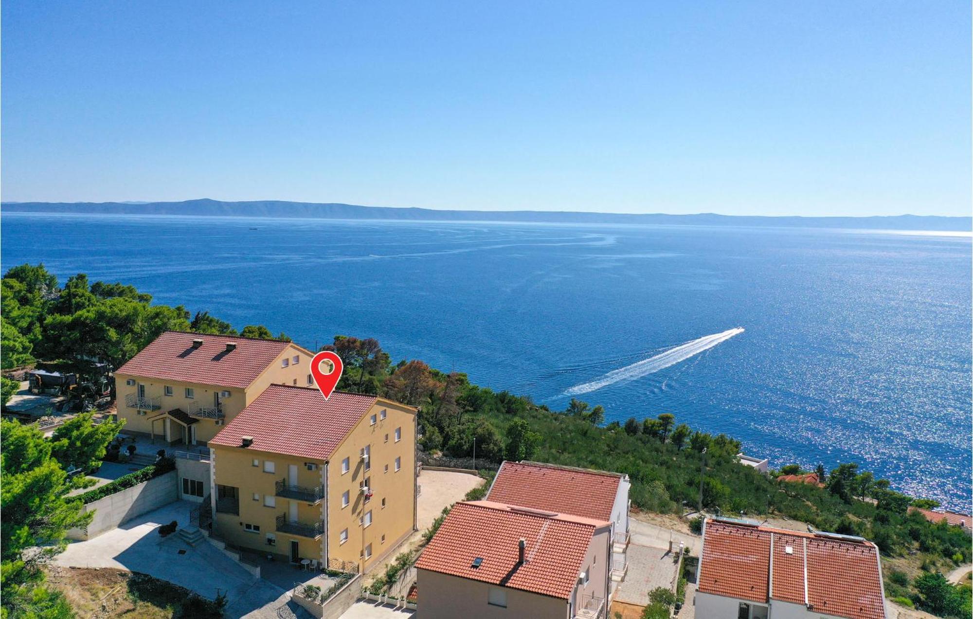 Gorgeous Apartment In Krvavica With Kitchen Εξωτερικό φωτογραφία