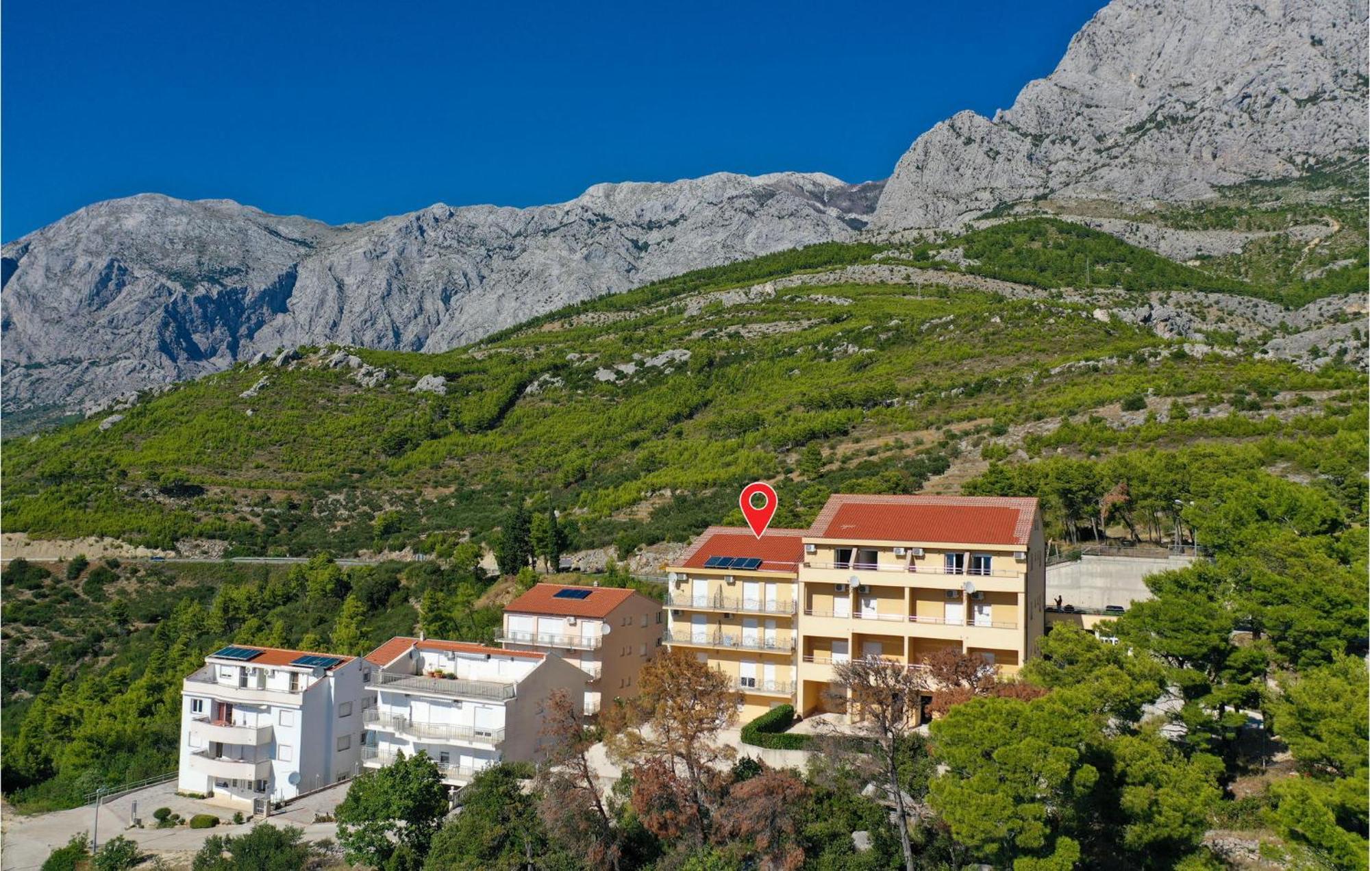 Gorgeous Apartment In Krvavica With Kitchen Εξωτερικό φωτογραφία