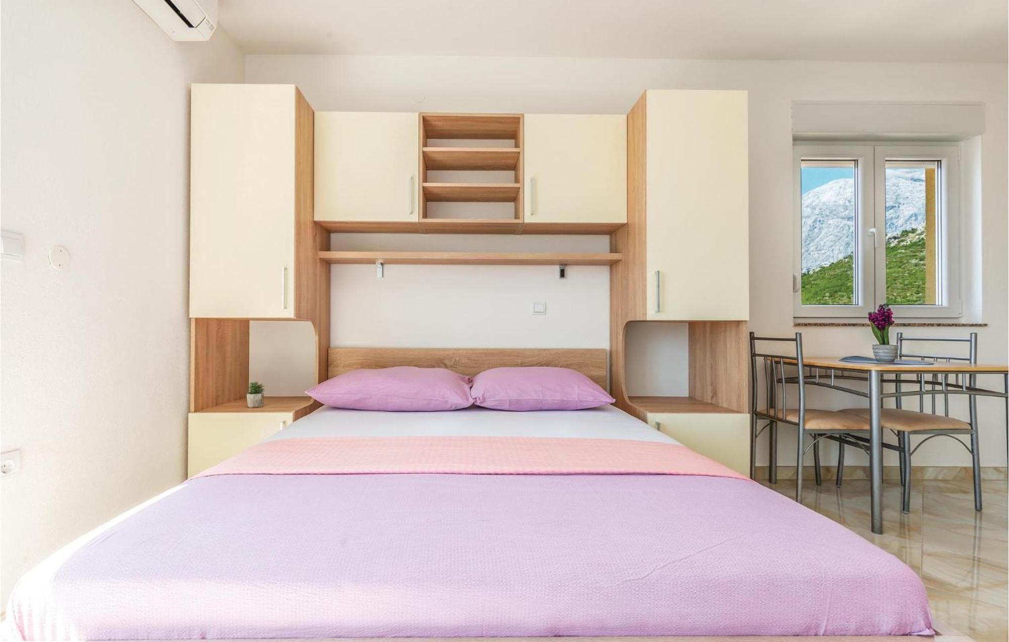 Gorgeous Apartment In Krvavica With Kitchen Εξωτερικό φωτογραφία