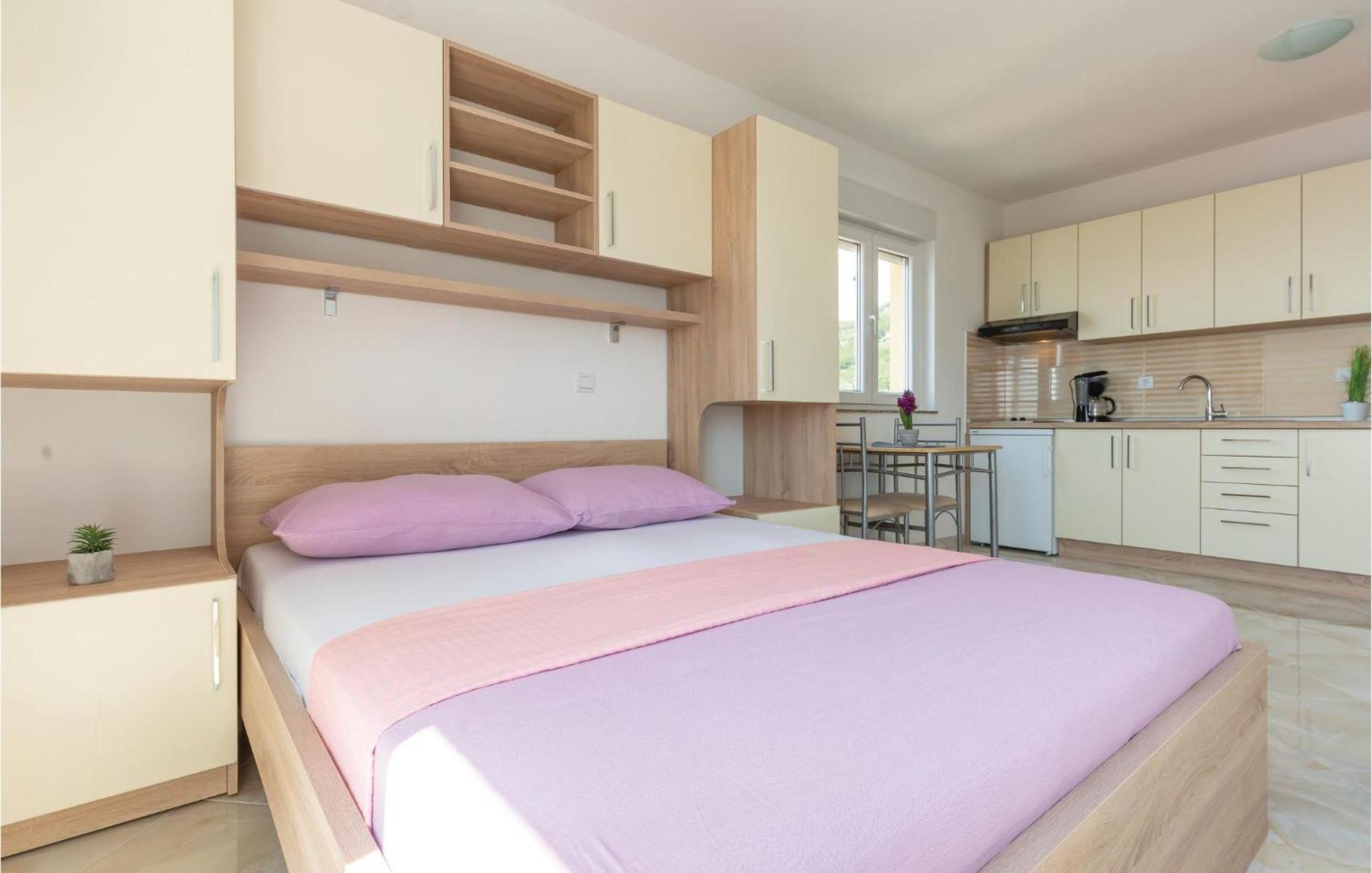 Gorgeous Apartment In Krvavica With Kitchen Εξωτερικό φωτογραφία